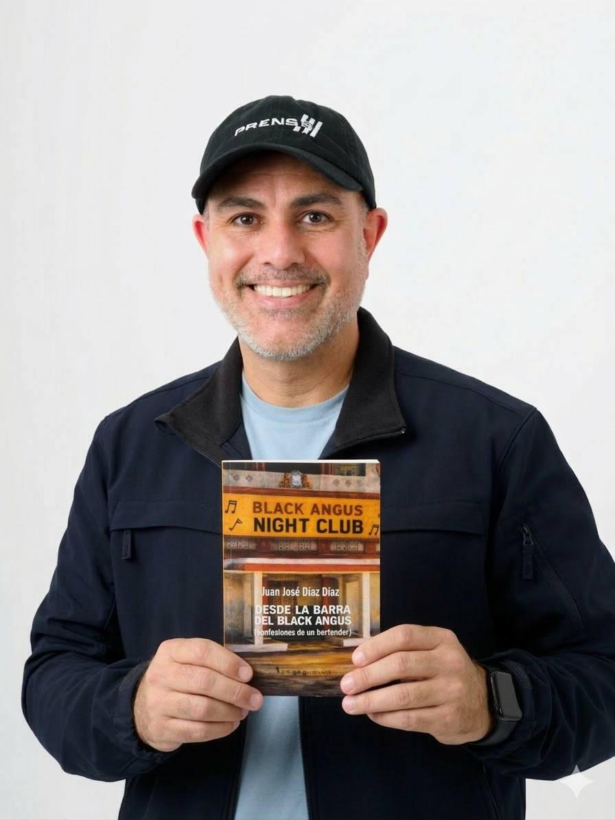 "Definitivamente, nadie recoge mejor que Juanjo lo que era la esencia del Black Angus, en un libro sencillo, pero impactante." -Luis Joel Díaz, Dorado.