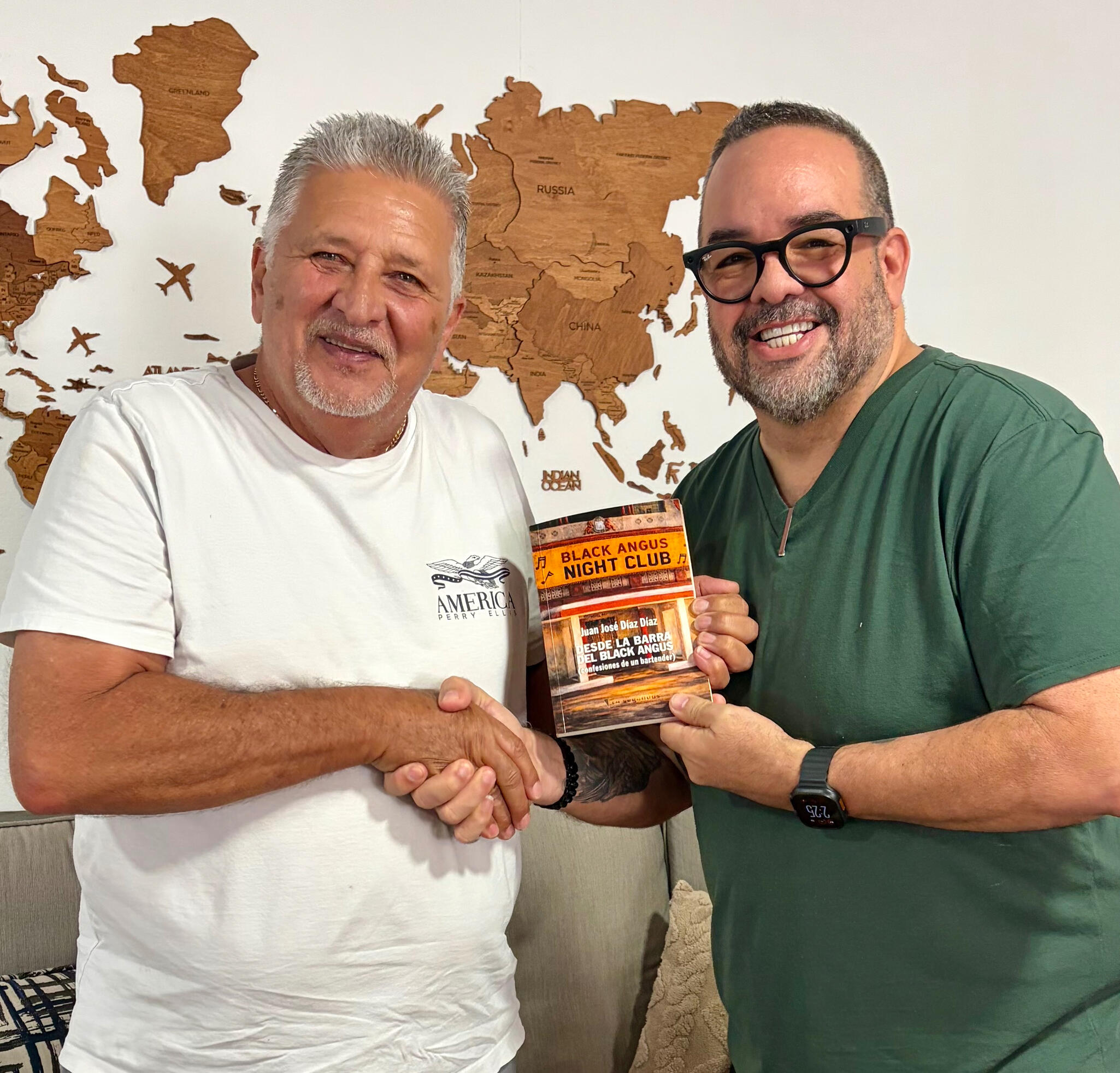 Para los que vivimos esa época dorada este libro recoge mucho, pero con respeto y con mucho humor. ¡Tienen que leerlo! -Rafael Díaz, Bayamón.