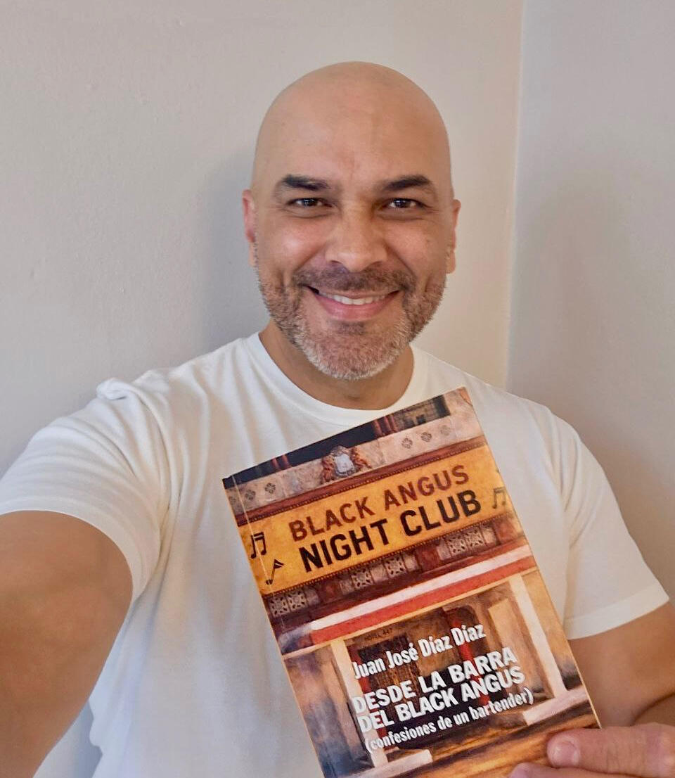 Las ocurrencias de Juanjo no las tiene nadie, excelente lectura, súper recomendado, -Omar Marrero, Toa Baja