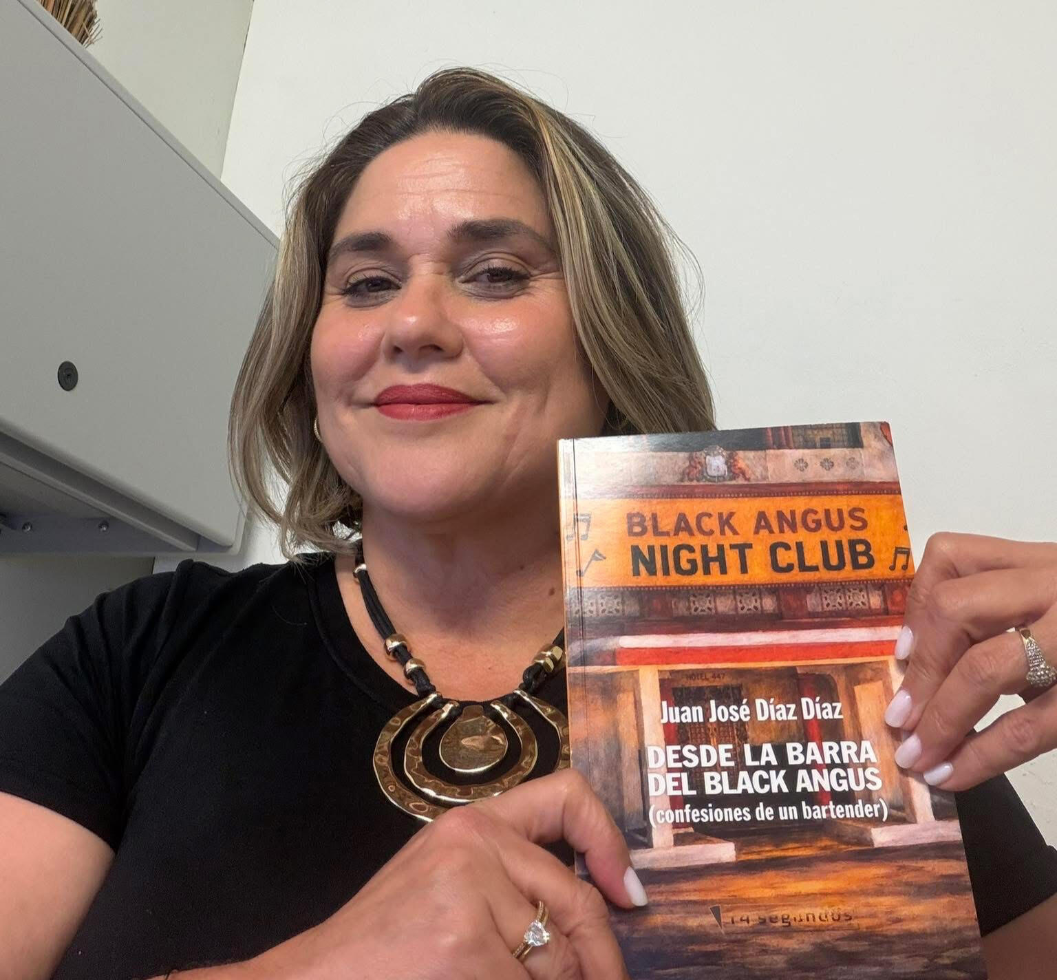 De esos libros que, una vez comienzas, no puedes detenerte. ¡Recomendado 100%! -Gladys Yael, Corozal.